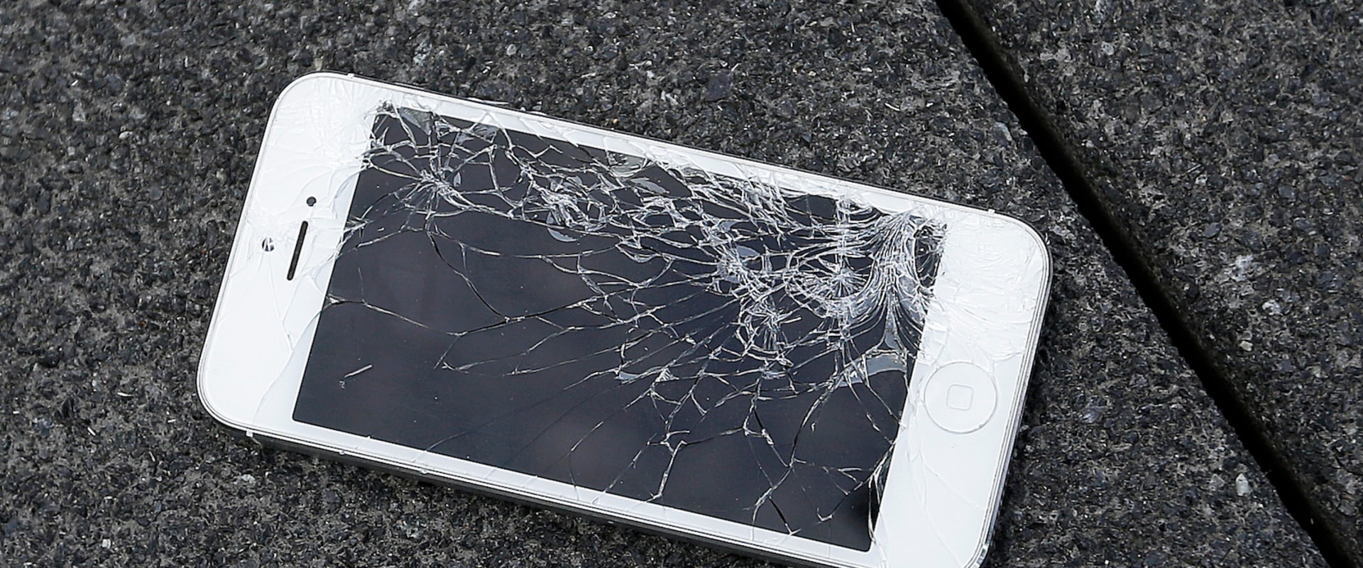 How much does it cost to fix an iphone screen?