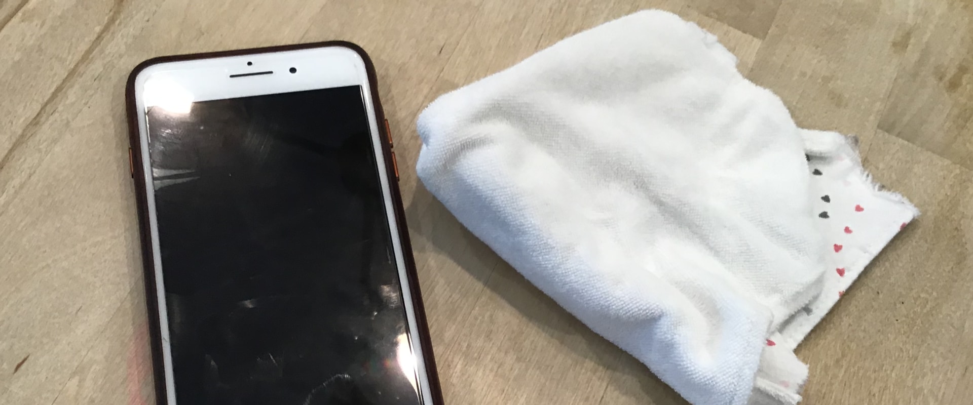 Do iphones need cleaning?